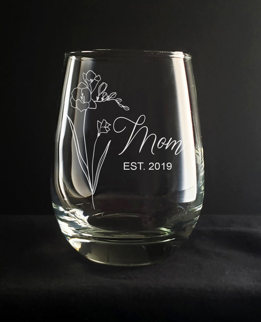 Mom Est Wine Glass